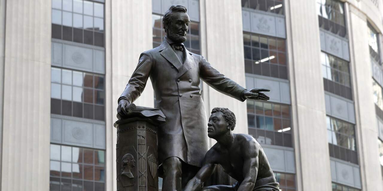 Standbeeld van Lincoln in Boston verwijderd vanwege racistische afbeelding