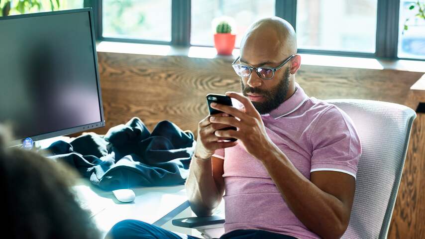 Smartphone op het werk