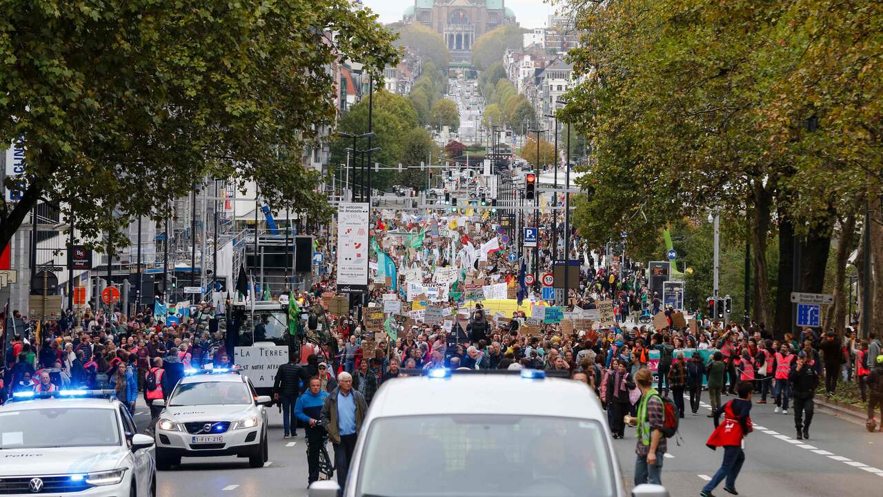 Zehntausende demonstrieren für das Klima in Brüssel, Monet befleckt in Potsdam |  JETZT