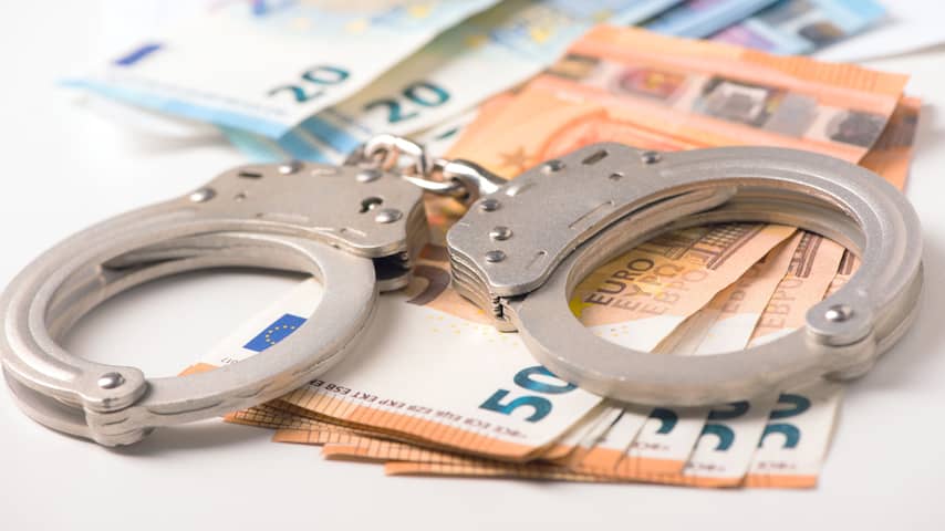 'Criminelen wassen jaarlijks zo'n 13 miljard euro wit in Nederland'