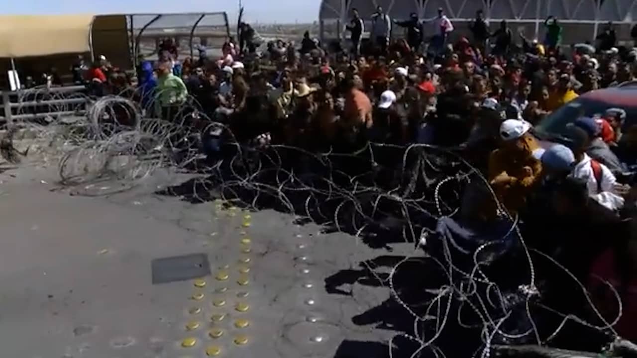 Beeld uit video: Migranten in botsing met grenswachters bij Amerikaans-Mexicaanse grens