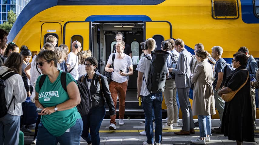 Ritje Met Bus, Trein En Tram Volgend Jaar Niet Duurder | Economie | NU.nl