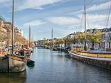 Buitenlandse toeristen verkennen regio's, Nederlanders bezoeken steden