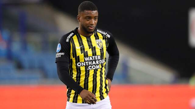 Riechedly Bazoer keert na een disciplinaire schorsing weer terug in de selectie van Vitesse.