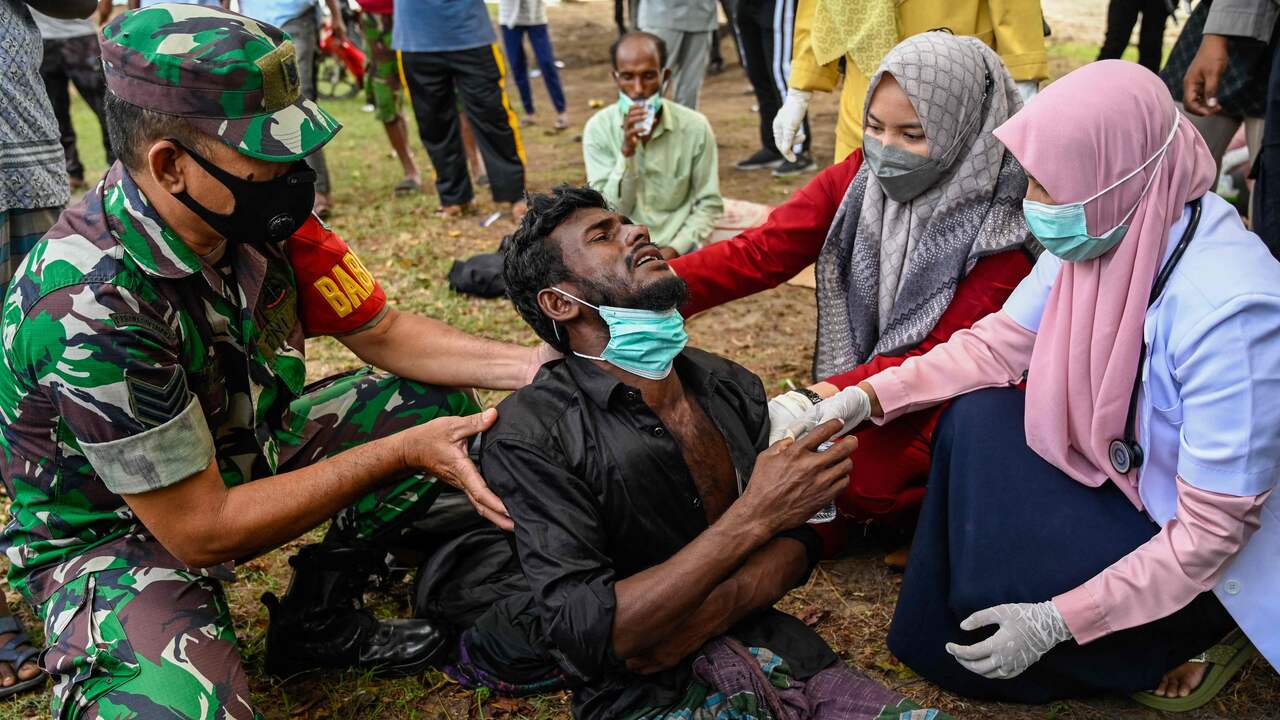 Rohingya, yang lain mungkin tenggelam setelah berminggu-minggu di laut di Indonesia  Luar negeri