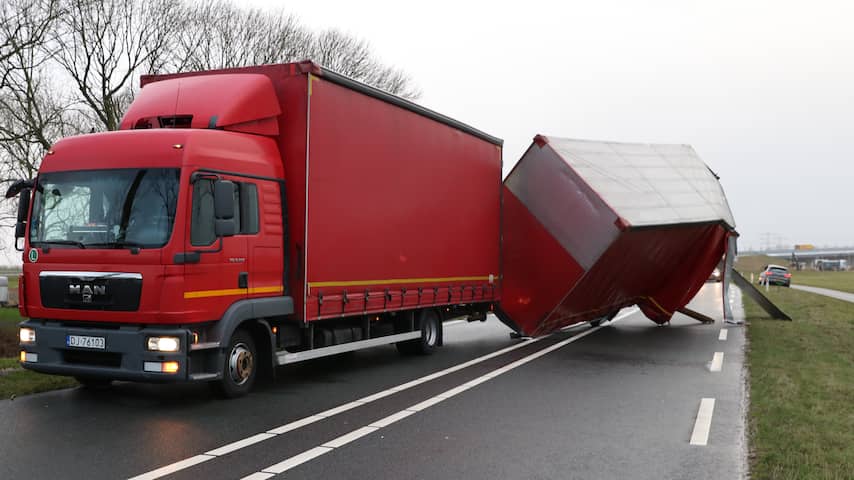 'Deel chauffeurs vrachtwagens moest verplicht de weg op tijdens storm'