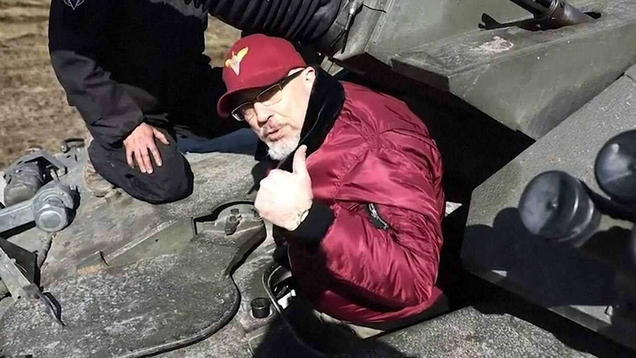Beeld uit video: Oekraïense defensieminister bedankt VK voor tanks
