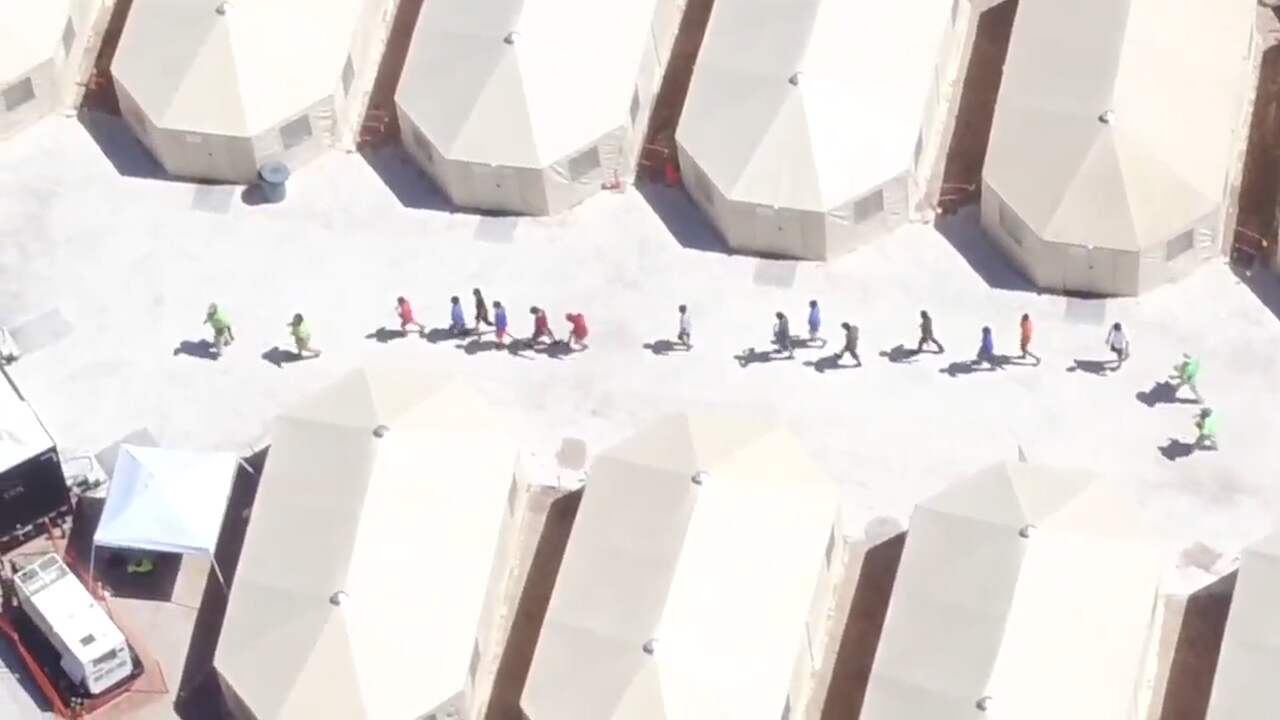 Beeld uit video: Journalist filmt stiekem kamp migrantenkinderen VS