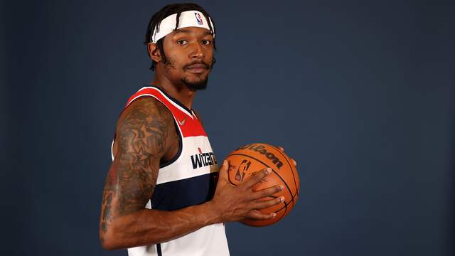 Bradley Beal miste de Olympische Spelen na een positieve coronatest, maar wil zich nog steeds niet laten vaccineren.