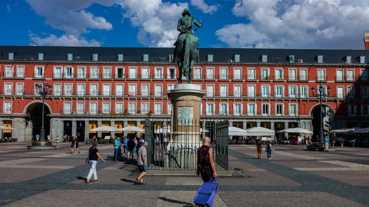 PSV supporters get three months in prison for humiliating beggars in Madrid |  NOW