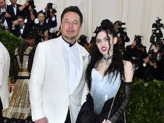 Elon Musk met nieuwe vriendin Grimes op Met Gala