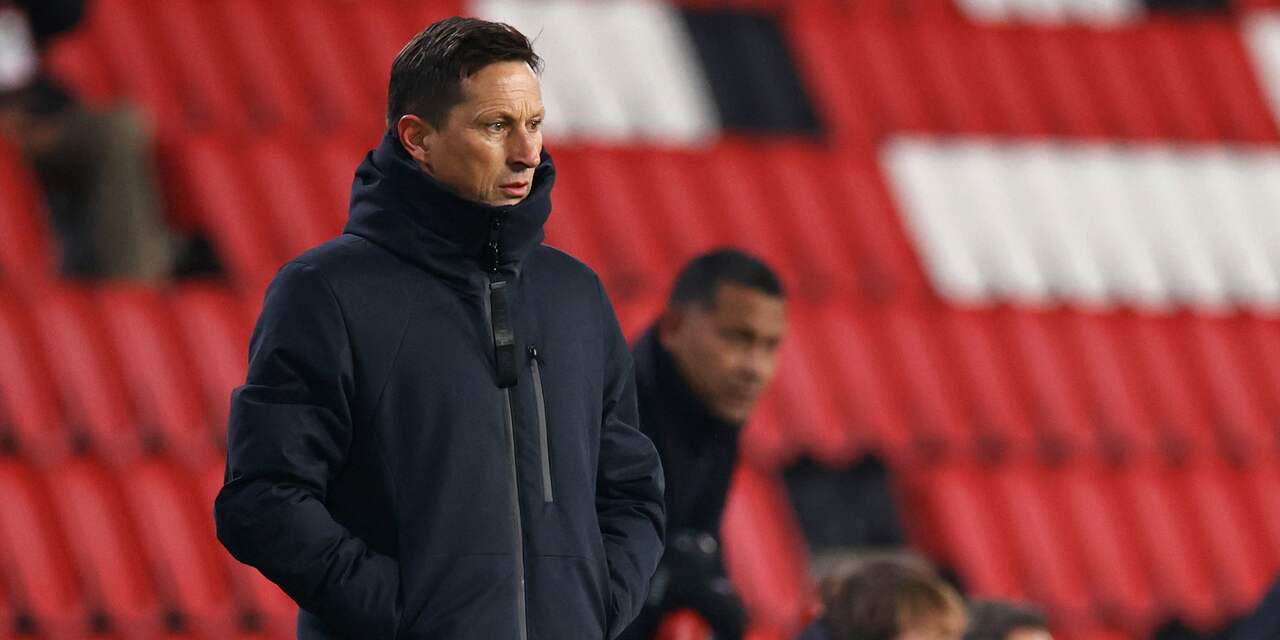 PSV-coach Schmidt verdedigt acht wisselingen: 'Was geen andere optie'