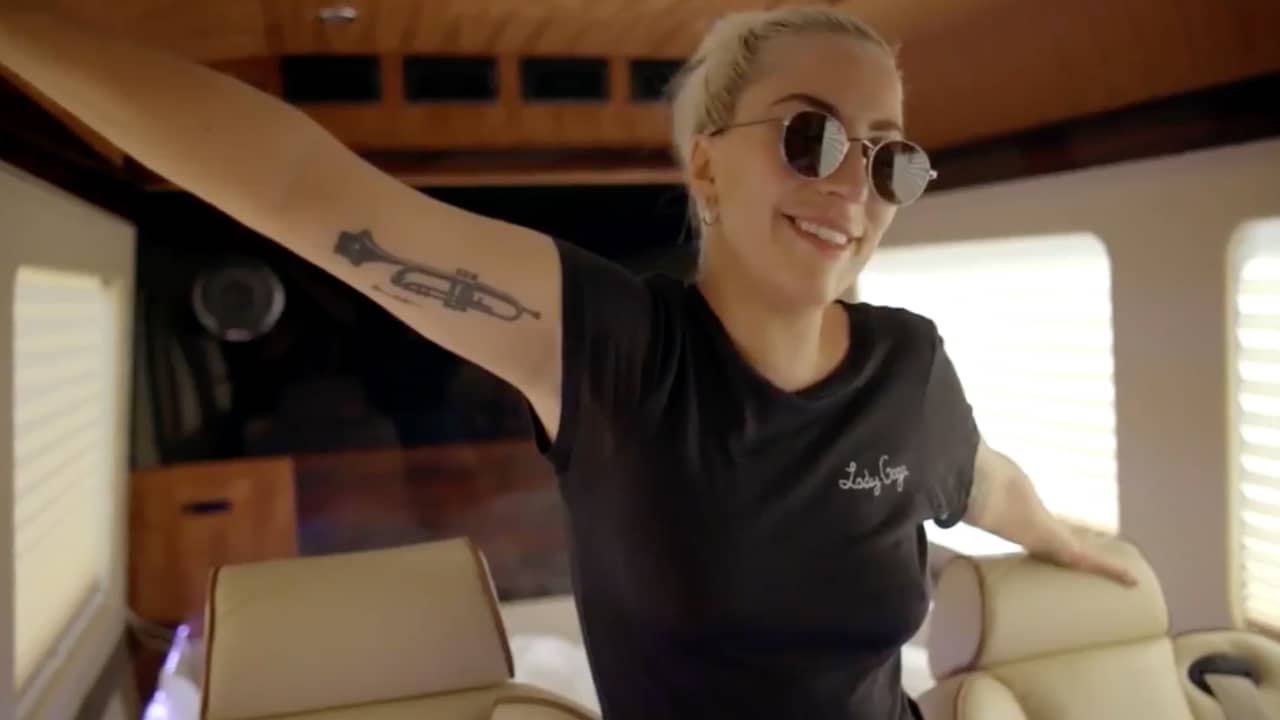 Beeld uit video: Emotionele Lady Gaga in trailer documentaire Gaga 5'2"