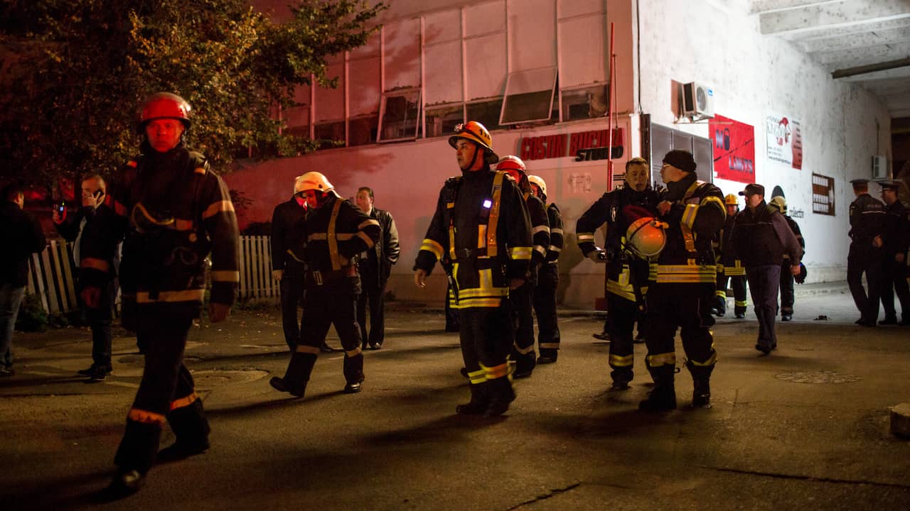 Bij een ontploffing en een brand in een nachtclub in de Roemeense hoofdstad Boekarest zijn vrijdagavond zeker 29 doden gevallen.