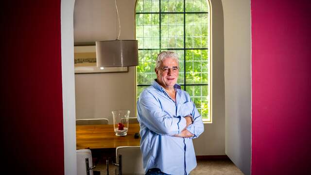 De geboren Urker Jan Bakker is hoogleraar en arts in New York, hij is even terug in Nederland.