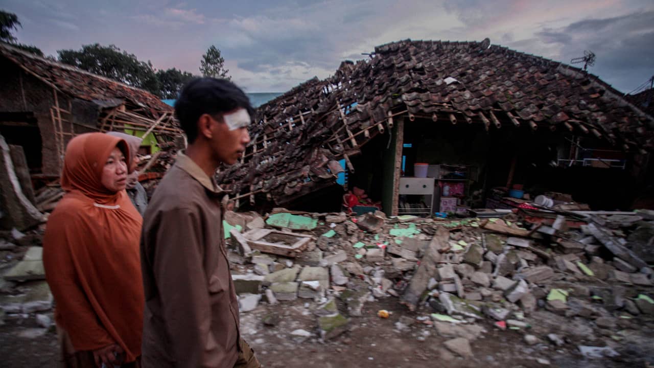 Korban tewas dalam gempa Jawa naik menjadi setidaknya 162 |  luar negeri