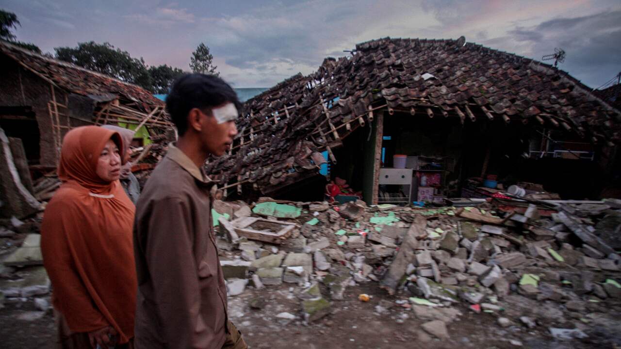 Korban tewas dalam gempa Jawa naik menjadi setidaknya 162 |  di luar