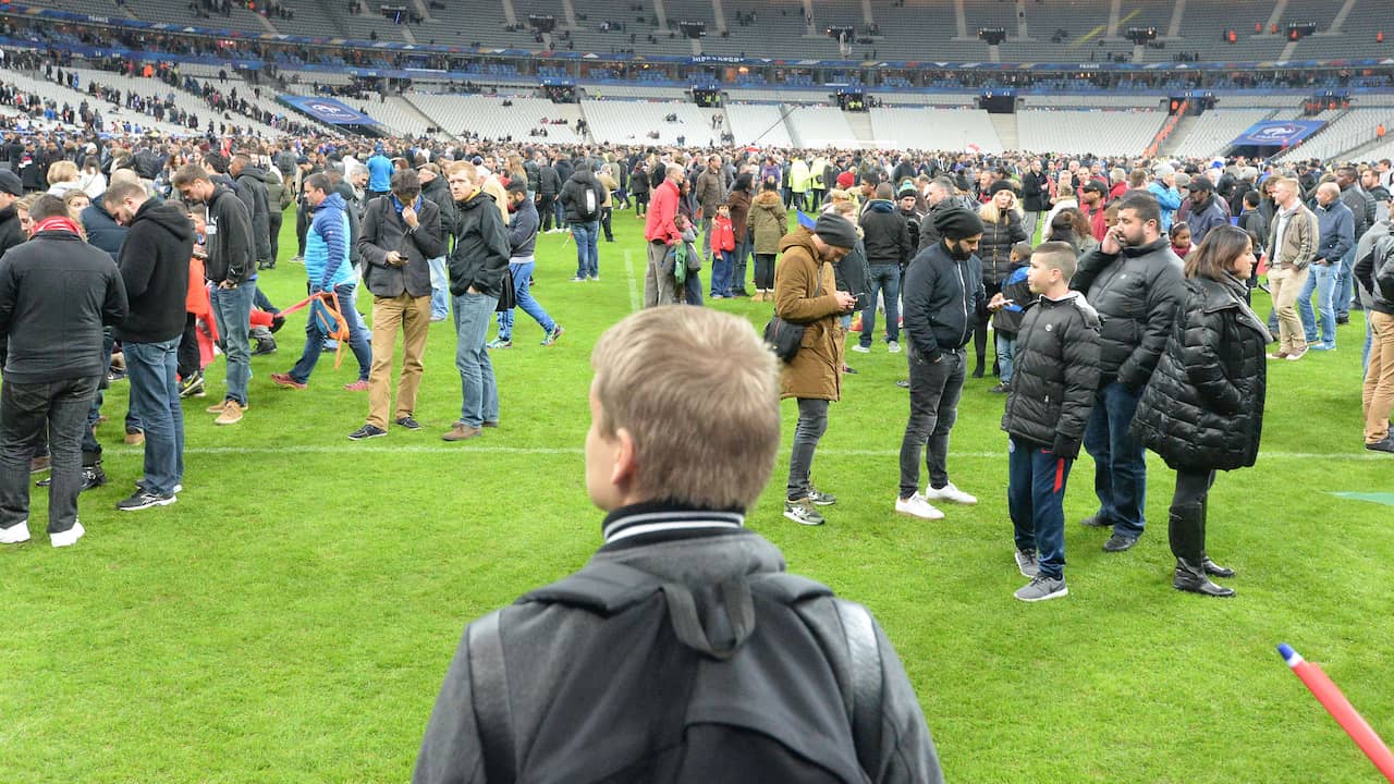 Beeld uit video: Ontploffing hoorbaar in stadion Parijs