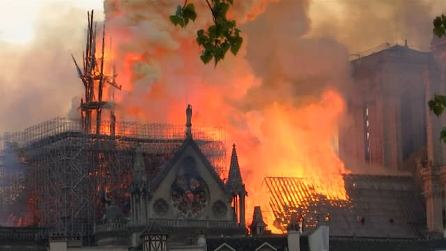 Van uur tot uur: De verwoestende brand in de Notre-Dame