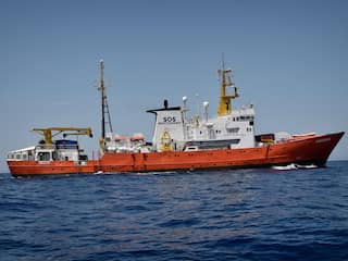 Reddingsschip Aquarius verliest Panamese vlag na eis Italië