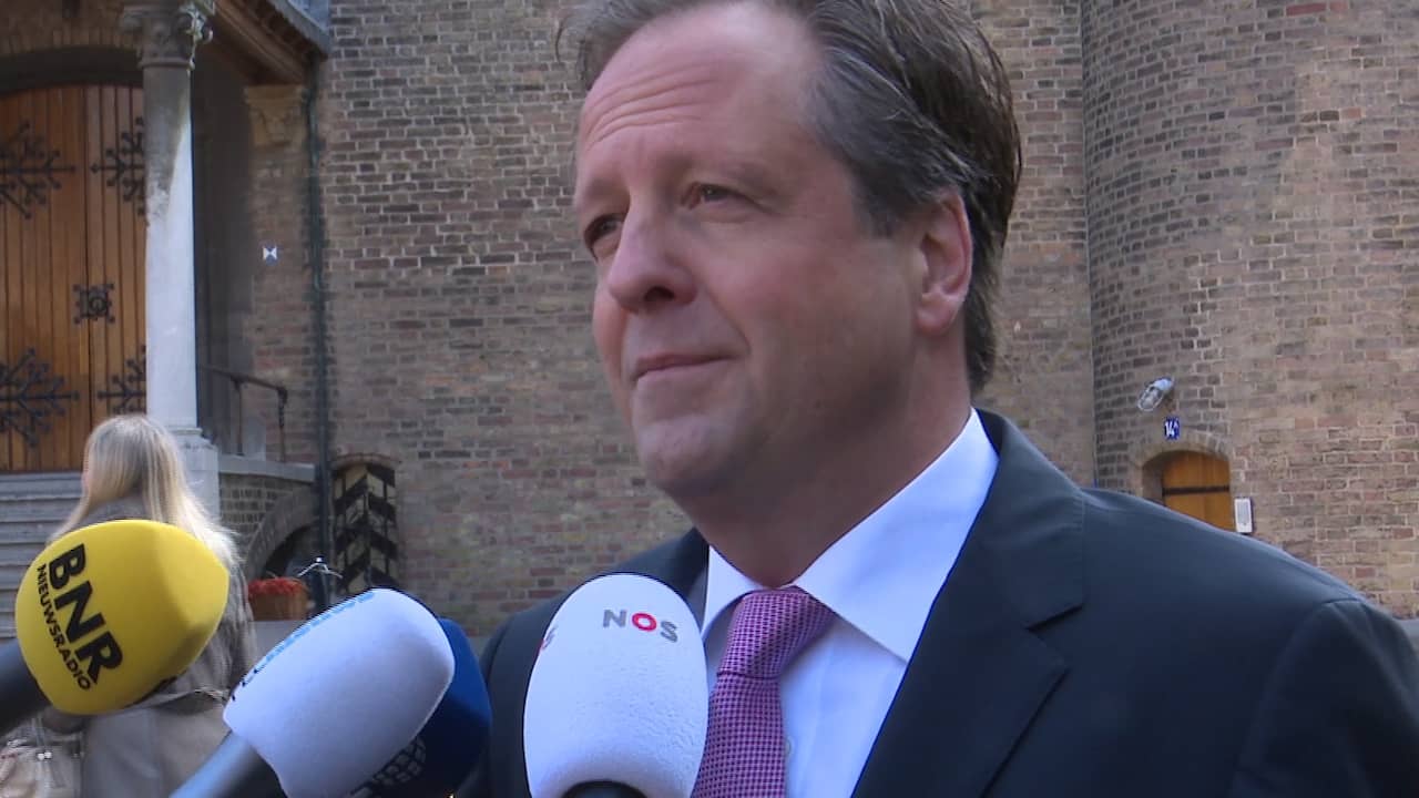 Beeld uit video: D66-leider Pechtold ziet dat er stappen gemaakt worden bij formatie
