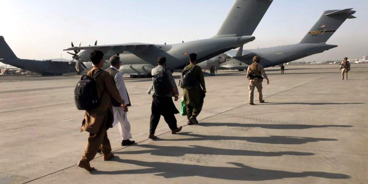 Poorten vliegveld Kaboel dicht, Nederlandse Afghanen op het nippertje binnen