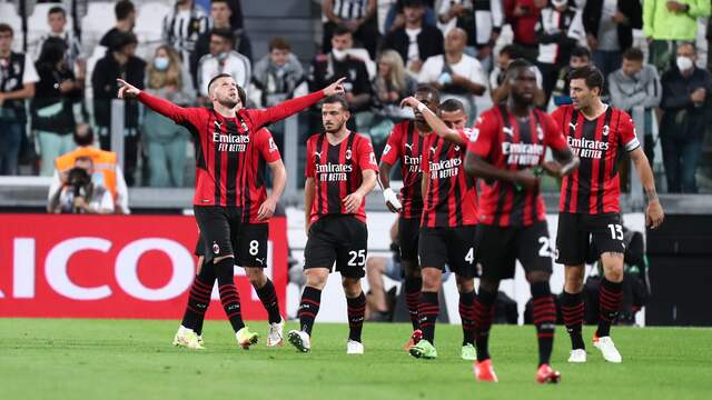 Vreugde bij AC Milan na de 1-1 van Ante Rebic.