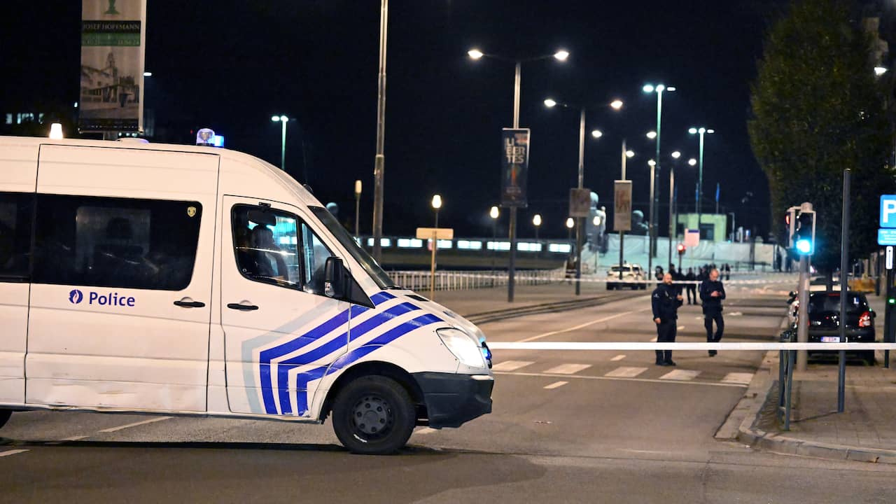Twelve people arrested after Antwerp police bus looted on New Year's Eve |  outside