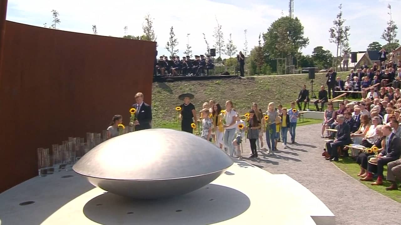 Herdenkingsmonument voor slachtoffers vliegramp MH17 onthuld