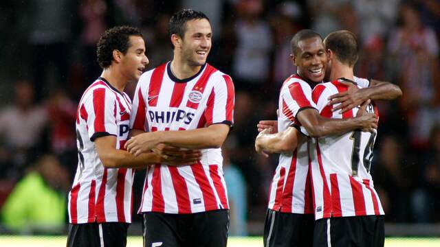 Vreugde bij PSV tijdens de thuiswedstrijd tegen Novosibirsk in 2010.