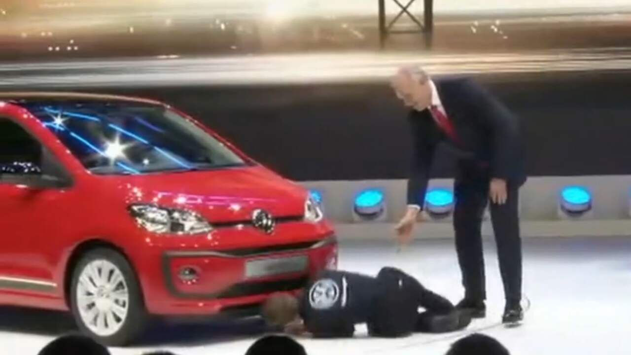 'Monteur' installeert ‘sjoemelsoftware’ tijdens presentatie Volkswagen
