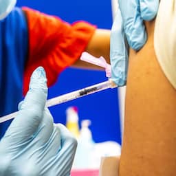 Eerste apenpokkenprikken gezet, maar werking vaccin pas in september bekend