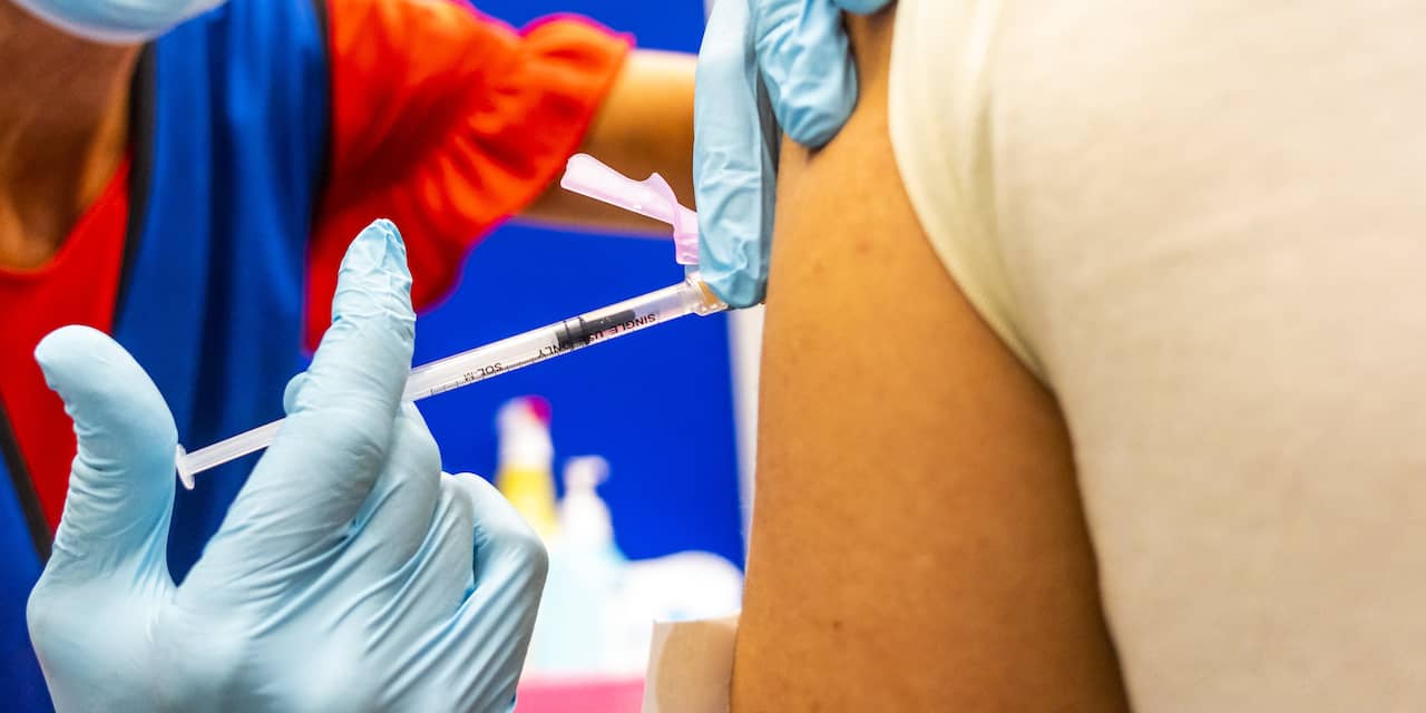 Drieduizendste vaccinatie tegen appenpokken gezet, testbereidheid op virus neemt af