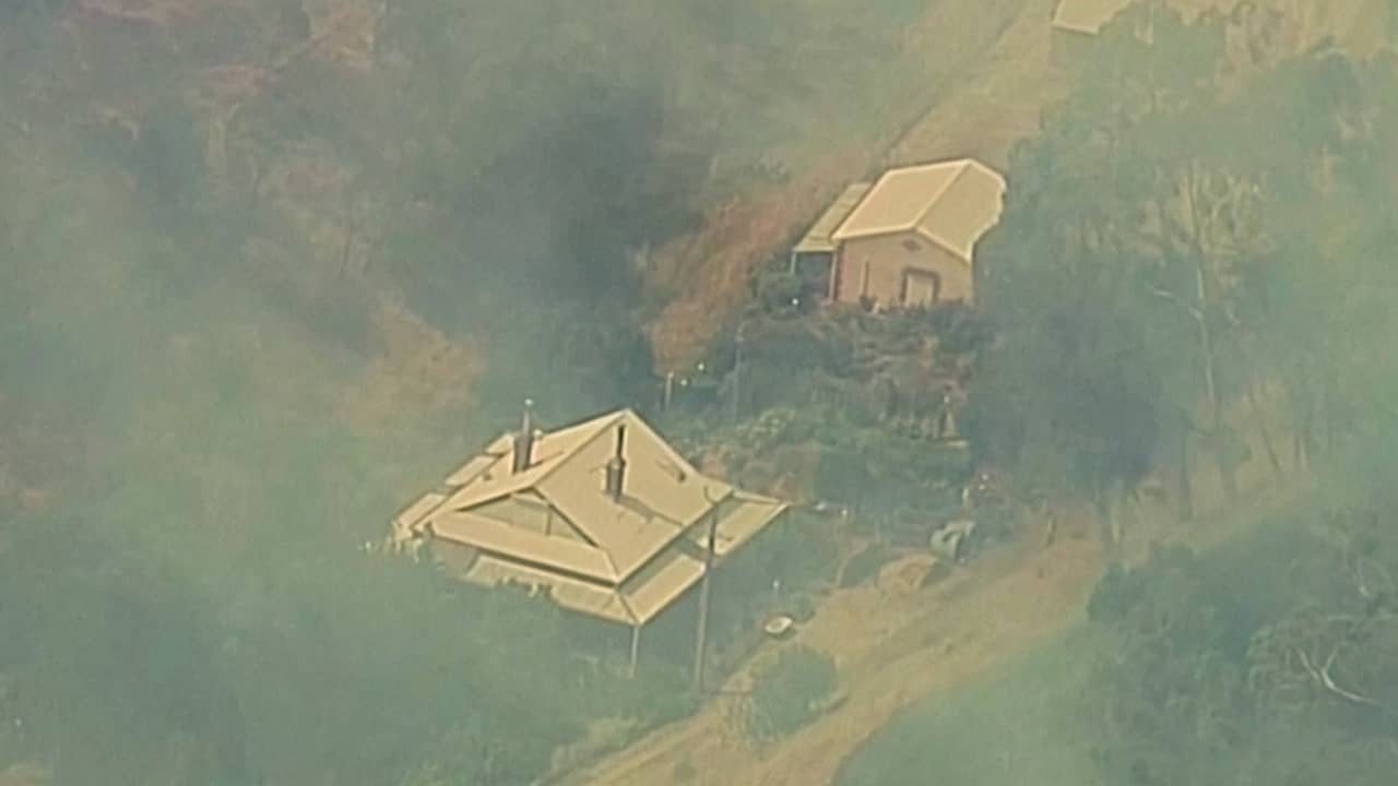 Beeld uit video: Grootschalige bosbranden in Australië bedreigen huizen
