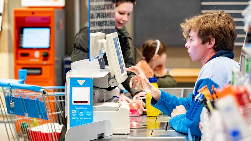 op-zoek-naar-je-eerste-bijbaantje-hier-moet-je-op-letten.jpg