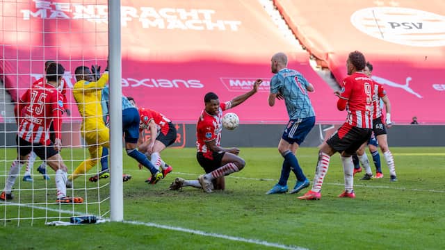 Een handsbal van Denzel Dumfries leidde tot een penalty.