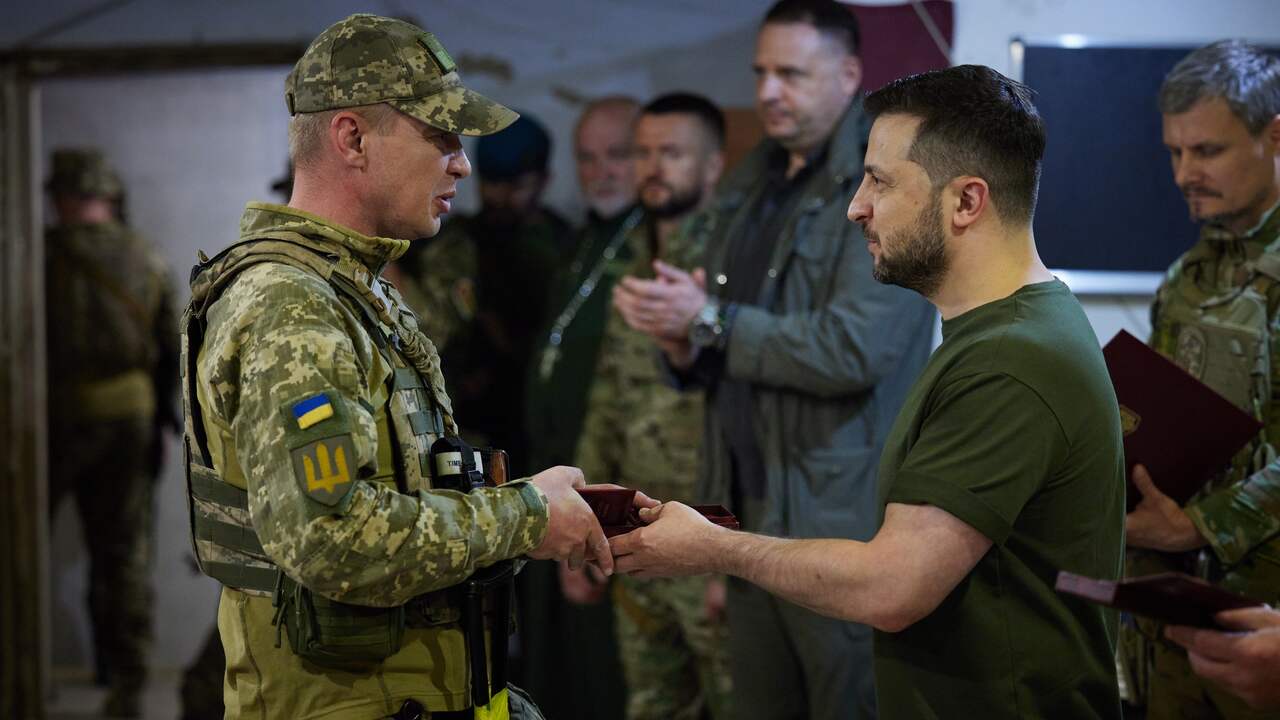 Il presidente Volodymyr Zelensky durante una visita a Mykolaiv.