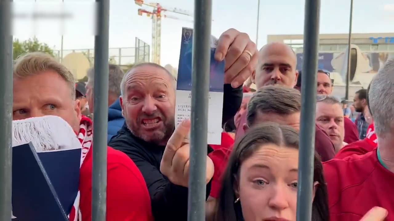Beeld uit video: Fans zonder kaartje bestormen stadion voor Champions League-finale