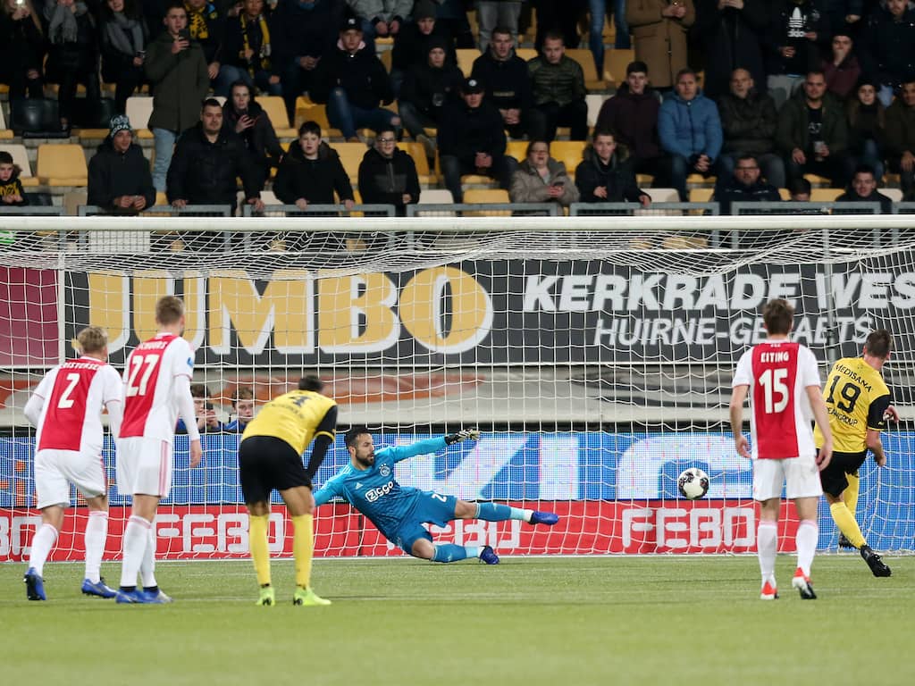 Ajax ontsnapt uitschakeling tegen Roda JC in KNVB-beker | Voetbal | NU.nl