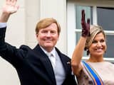 Dinsdag 15 september: Koning Willem-Alexander en koningin Maxima zwaaien naar toeschouwers vanaf het balkon bij Paleis Noordeinde op Prinsjesdag.
