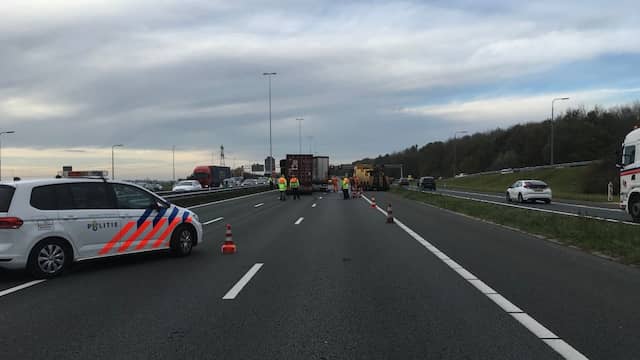 A12 richting Utrecht bij Zoetermeer dicht na ongeval door spookrijder. A12 richting Utrecht bij Zoetermeer dicht na ongeval door spookrijder.