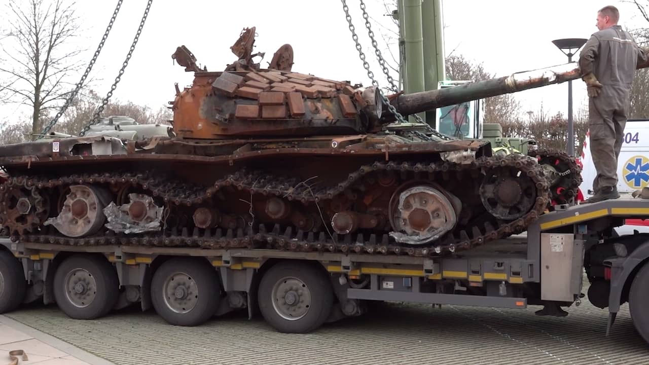 Beeld uit video: Vrijheidsmuseum Groesbeek stelt beschadigde Russische tank tentoon