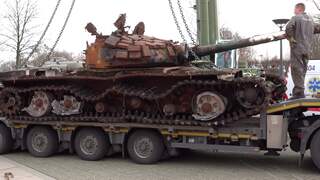 Vrijheidsmuseum Groesbeek stelt beschadigde Russische tank tentoon