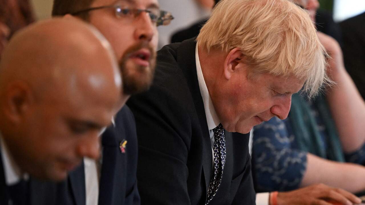 Beeld uit video: Johnson wil nog even aanblijven als premier: kan dat zomaar?