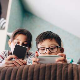 Het dilemma van ouders: hoe ga je om met de schermtijd voor je kind?