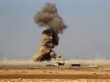 Rook stijgt op nadat een autobom is afgegaan in Tall al-Tibah, zo'n dertig kilometer ten zuiden van Mosul. 