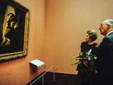 Op 3 december 1991 opent Koningin Beatrix in het Rijksmuseum in Amsterdam de tentoonstelling 'Rembrandt, de Meester en zijn Werkplaats'. De koningin krijgt uitvoerige informatie van dr. P.J. van Thiel, op de foto over De Vaandeldrager.