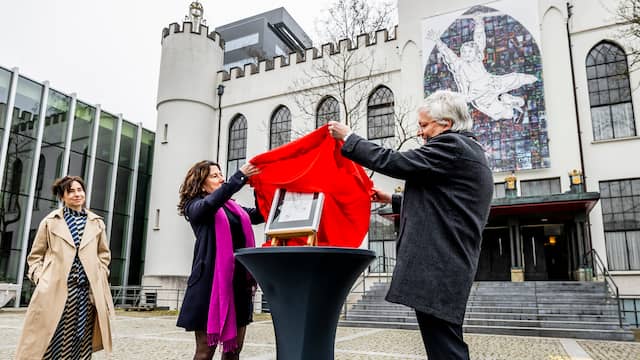 The artwork was unveiled on Saturday in front of the Paleis-Raadhuis in Tilburg.