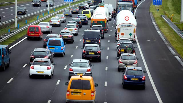 A67 Venlo-Eindhoven dicht na ongeluk met vrachtwagens. A67 Venlo-Eindhoven dicht na ongeluk met vrachtwagens.