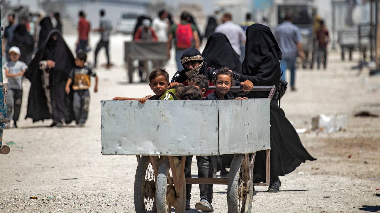 horizon Ontwikkelen Jachtluipaard Rode Kruis roept kabinet op vrouwen en kinderen terug te halen uit Syrië |  Binnenland | NU.nl